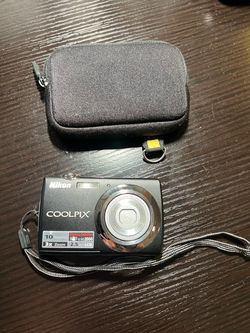 NIKON COOLPIX S220 10.0MP DIGITAL CAMERA WITH CASE