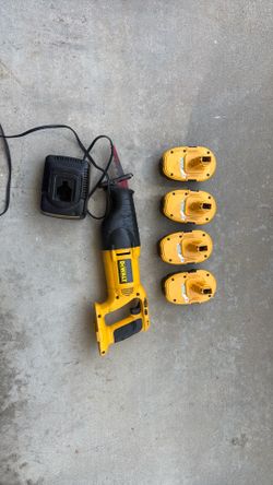 Old Dewalt Cordless saw 4 batt + charger