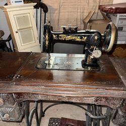 Vintages Sewing Machine 