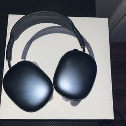 AirPods Pro Maxes