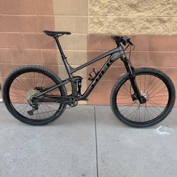 2024 Trek Top Fuel 5 (XL)
