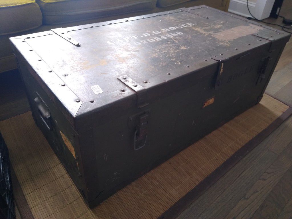 Vintage 1943 WWII hinged lid Army foot locker for Sale in Woodinville, WA -  OfferUp