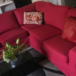 Red Sectional Sofa great conditions easy to transport/ Sofa rojo super comodo