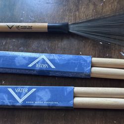 Lot Of 2 Pairs Of drum Sticks And Vater Wood Handle Wire Brush