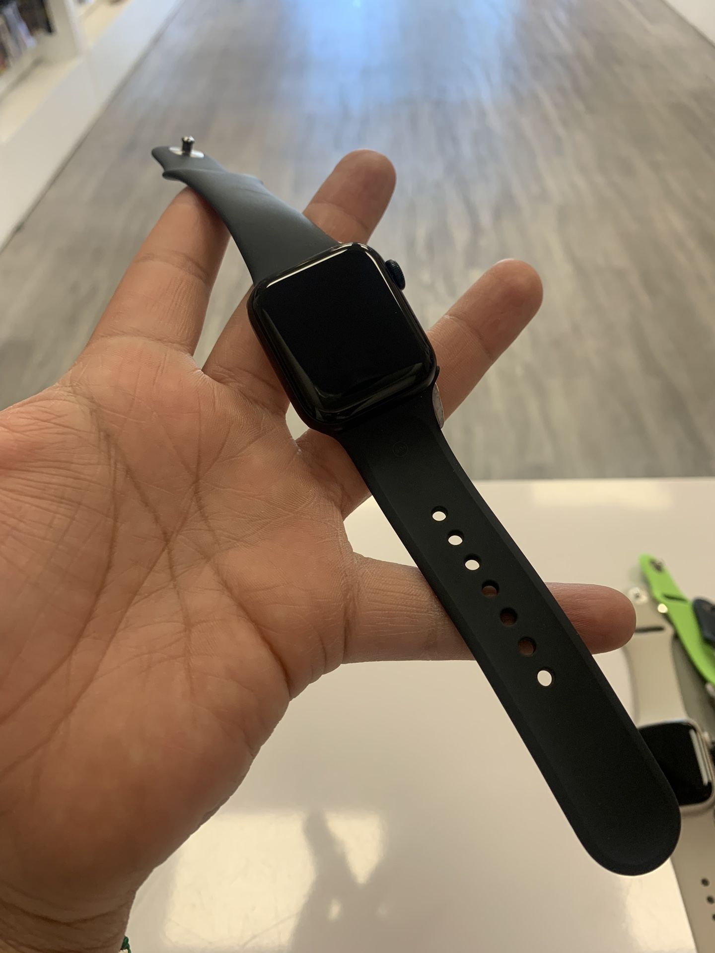 Apple Watch SE 40mm GPS $50 Down