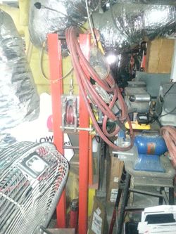 Frame straightener with tooling