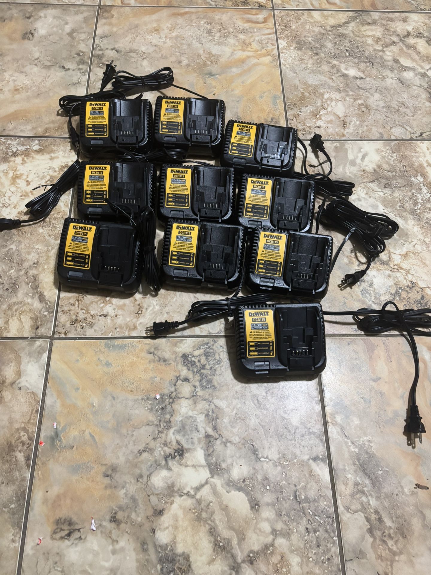 Charger DEWALT NEW