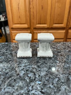 Ceramic  Las Vegas Caesar’s Souvenir Salt and Pepper Shakers.  Size approximately 2 3/4 inches tall.  Preowned never used.