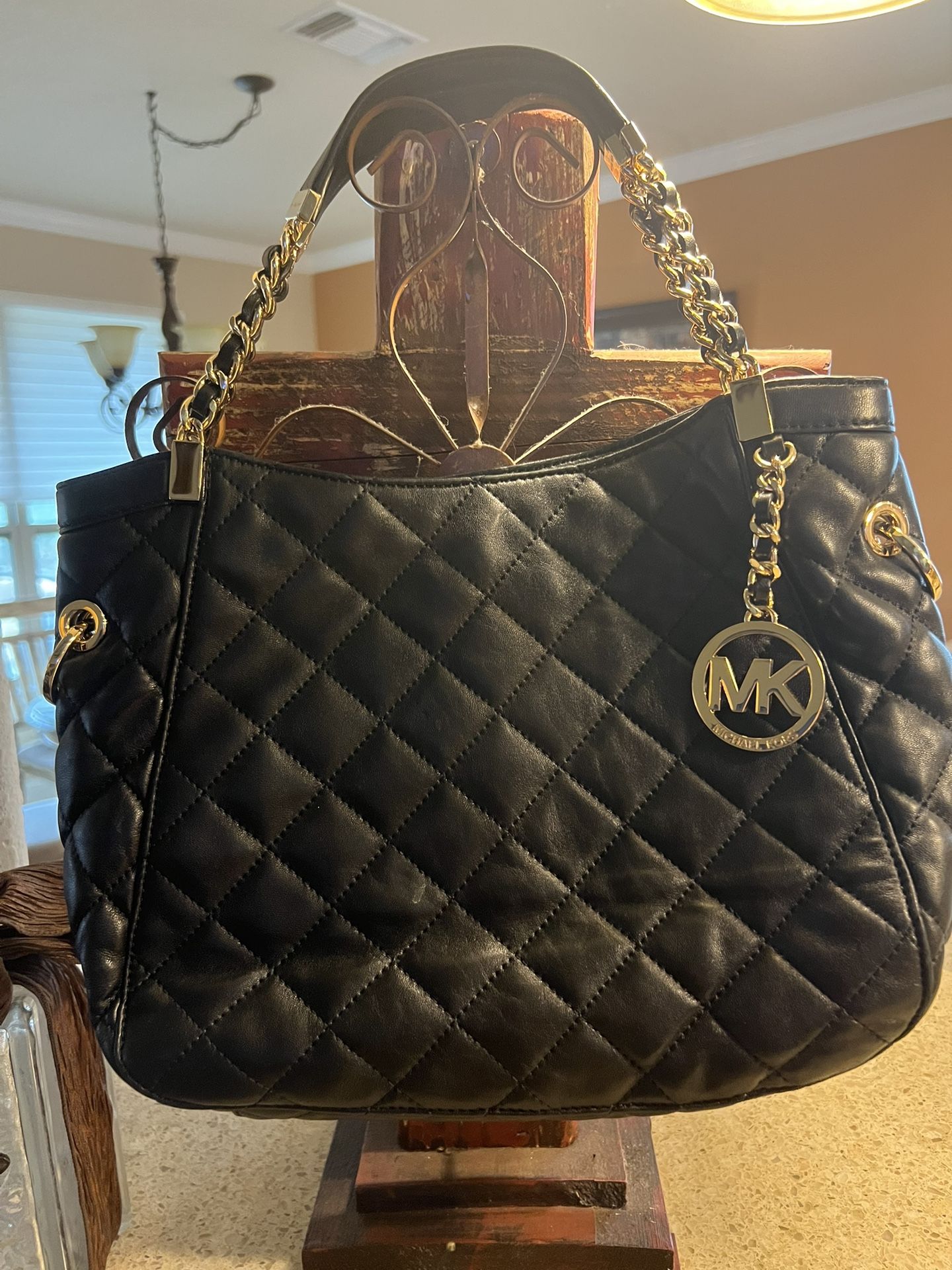 LV Hobo Bag for Sale in San Antonio, TX - OfferUp