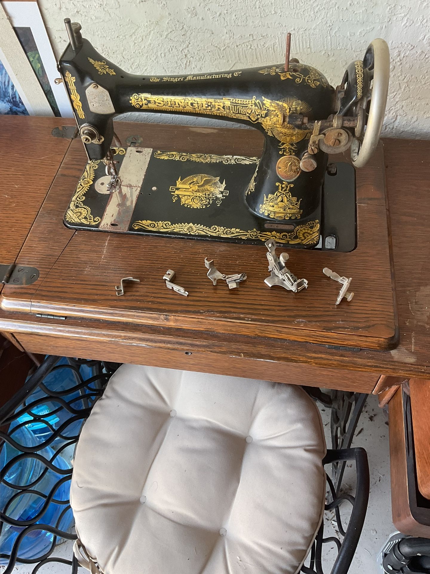 Vintage 1942 Singer Sewing Machine With Swivel Chair. 5 Attachments Model Number. G956999