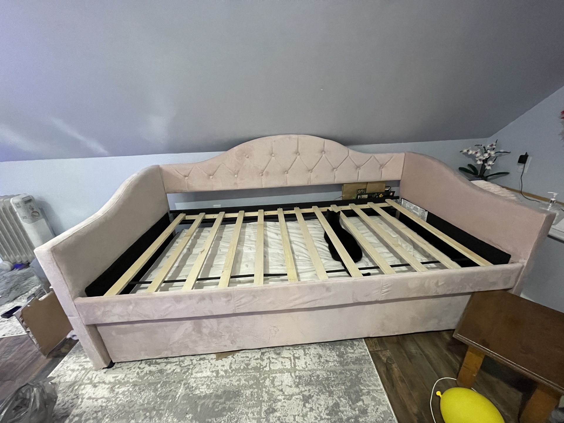 trundle bed