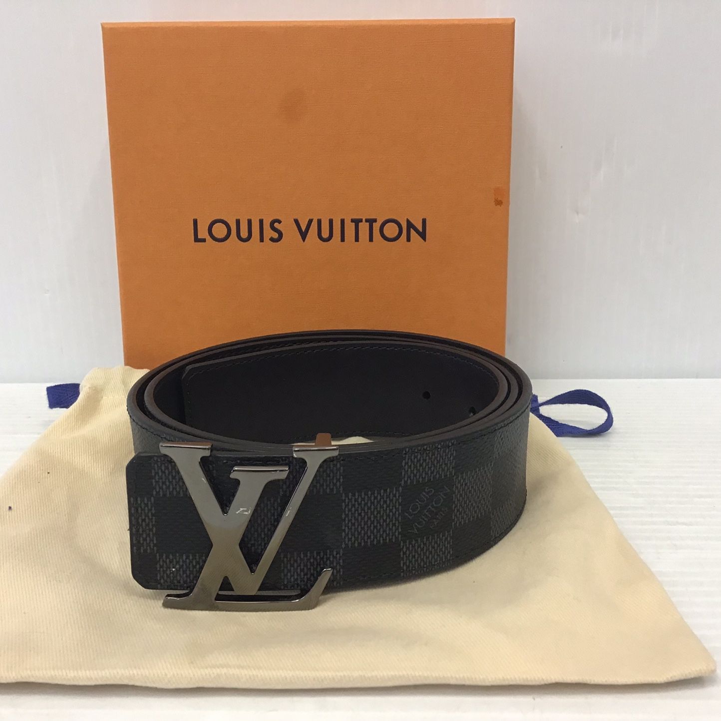 Louis Vuitton Belt Loops For Retail – Fixtures Close Up