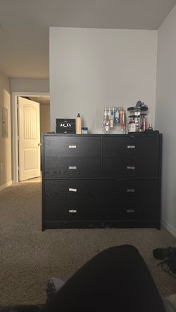 Black 6-Drawer Dresser w/ Glass Top