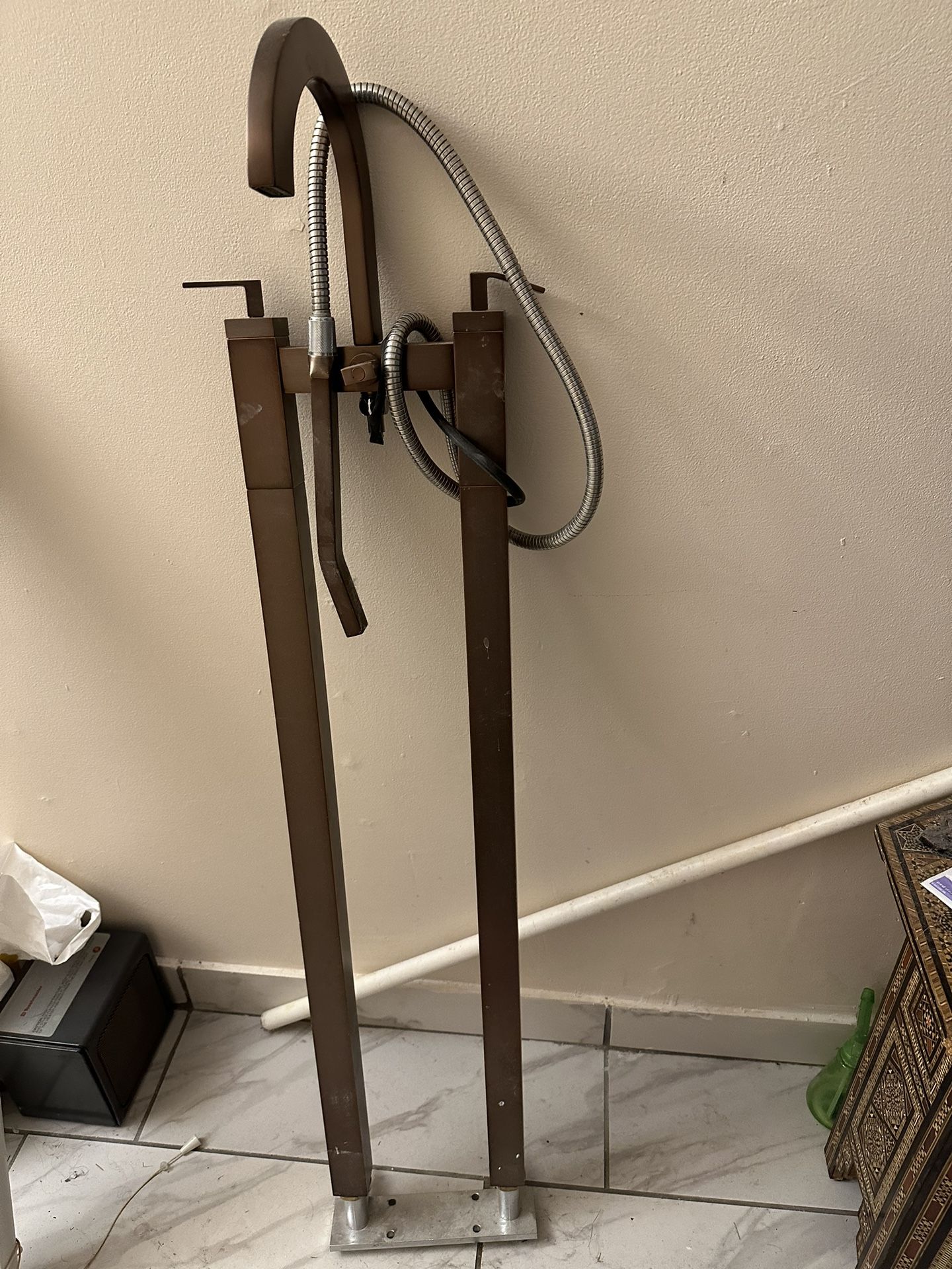 Floor Mount Tub Faucet With Hand