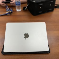 2022 Mac Book Air M2 Chip 13.6”