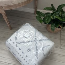 8x10 Brand New Area Rug White&gray