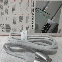 240W USB-C to USB-C Woven Charge Cable (2 m): Fast and Convenient Charging