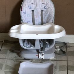 LIKE NEW INGENUITY BABY HIGH CHAIR!!!!