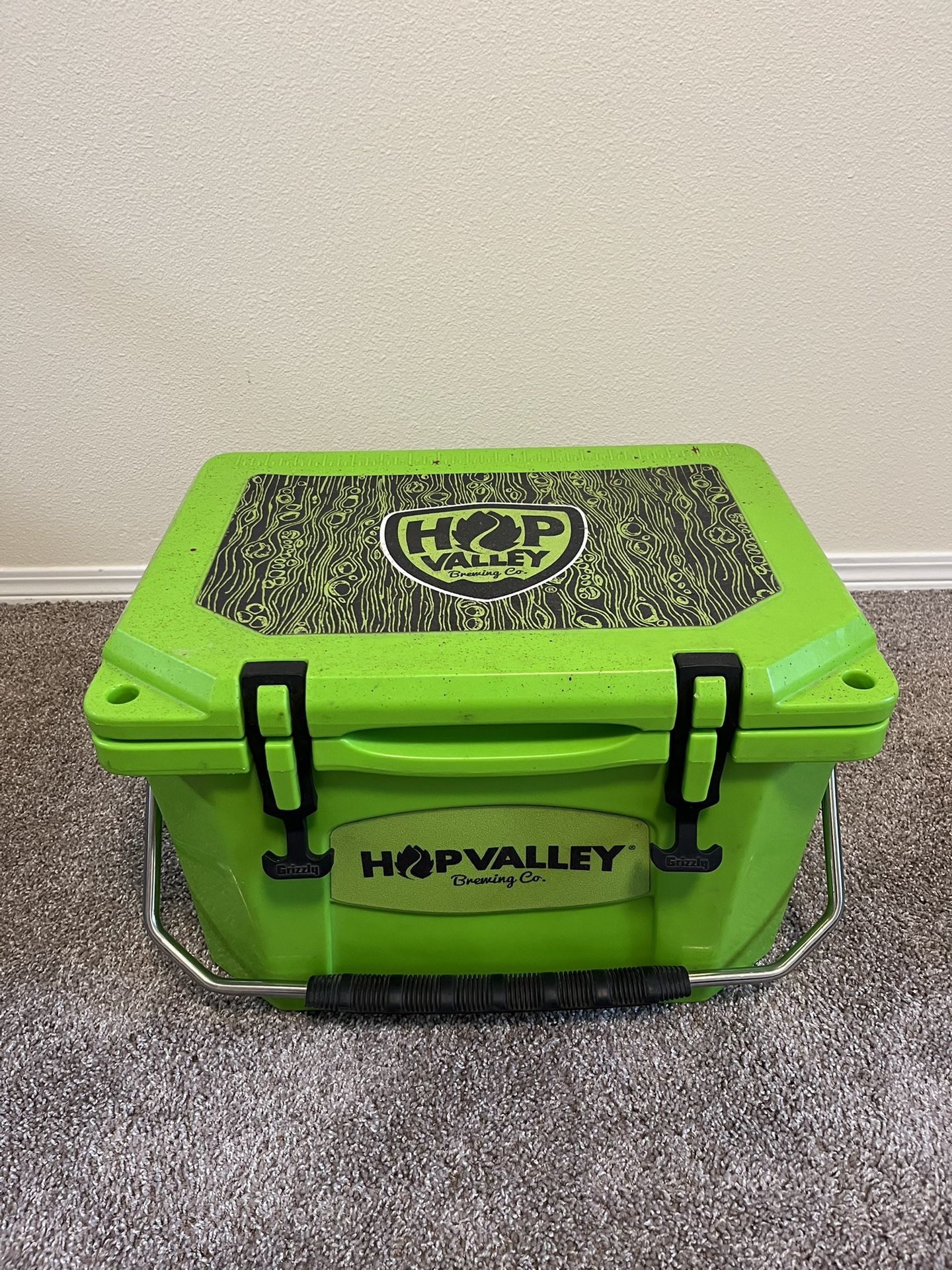 Grizzly Brand Cooler 