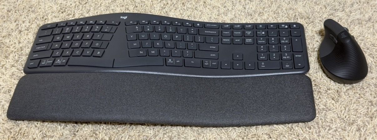Logi Ergonomic Keyboard And Mouse In Excellent Condition For Sale
