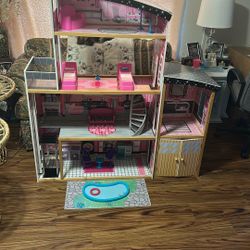 Large Doll House