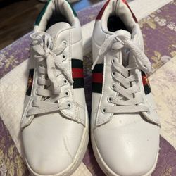 GUCCI BEE SNEAKERS UNISEX SIZE 8  REDUCED 