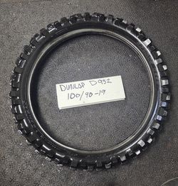 Dunlop D952 100/90-19 rear tire