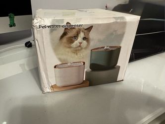 Cat Water Fountain – 3L – $17 Water dispenser