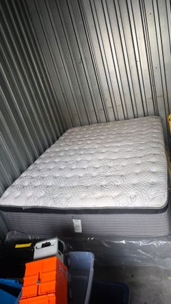Queen mattress size 60x80" bedframe
