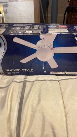 Harbor breeze ceiling fan with light Harbor breeze ceiling fan with light