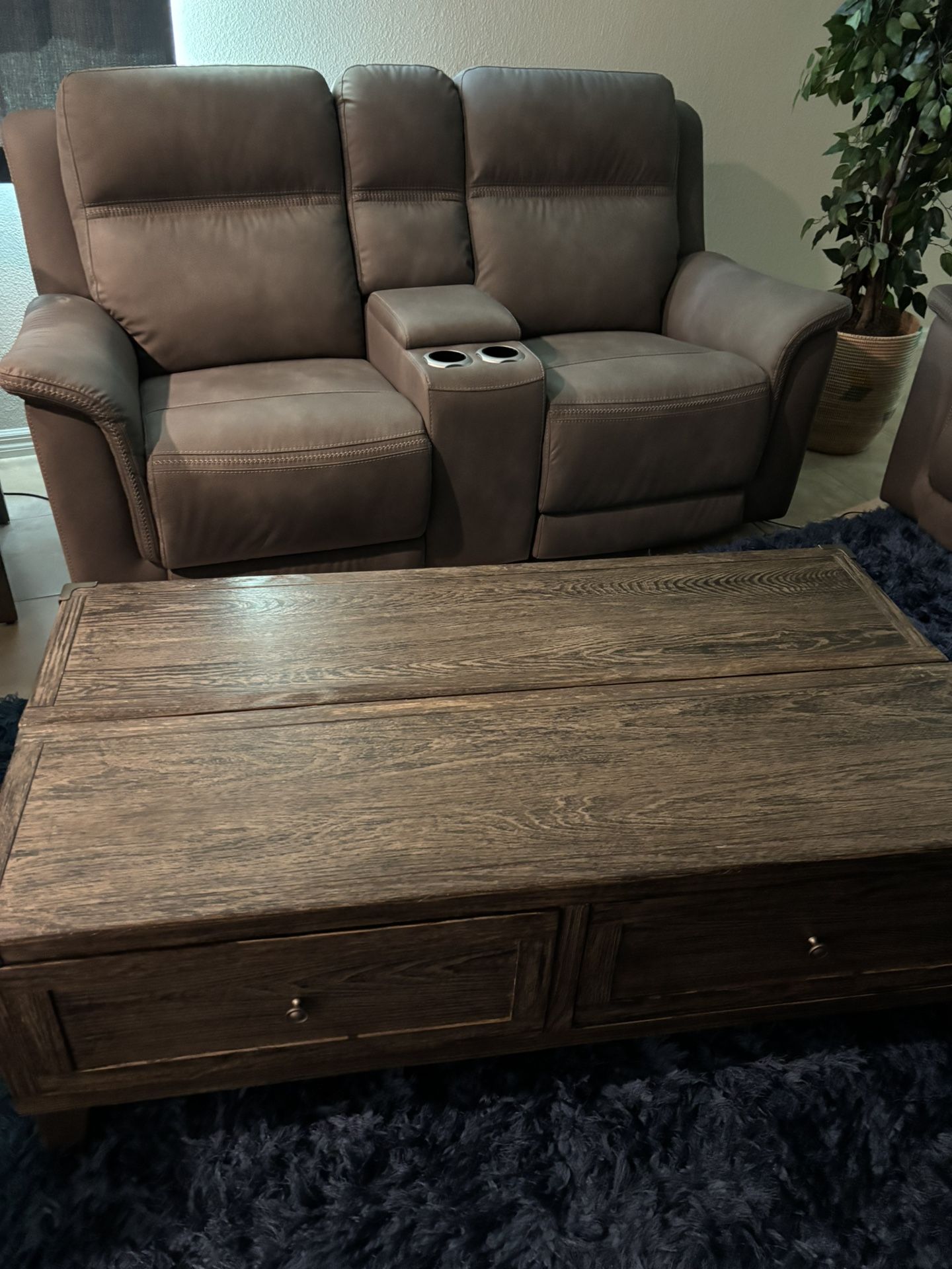 Super Cool Table -lots Of Storage Or Enjoy Dinner In Front Of The Tv
