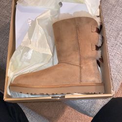 Size 7 In Women Ugg’s. Valentines Gift!