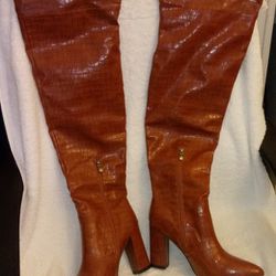 WOMENS SIZE 8.5 THIGH HIGH BOOTS 
