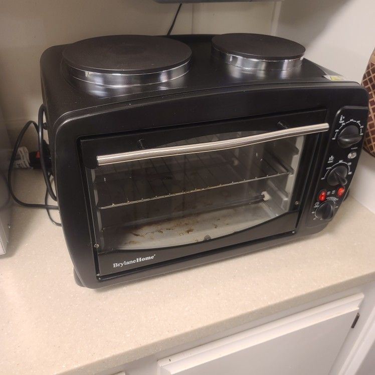 Toaster Oven With Dual Hot Plates