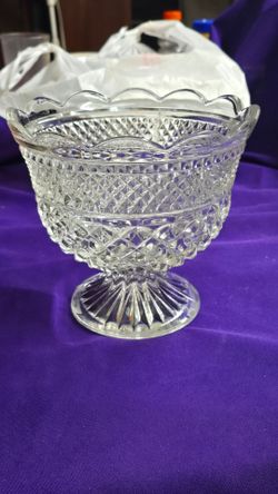 VINTAGE Anchor Hocking Wexford Scalloped Pressed Cut Glass Footed Fruit Bowl M4D207