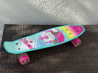 Cute Unicorn Kids Skateboard – Like New