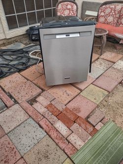 Broken Maytag dishwasher