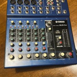 Yamaha MG8//2FX Mixer