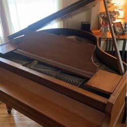 Baby Grand Piano 