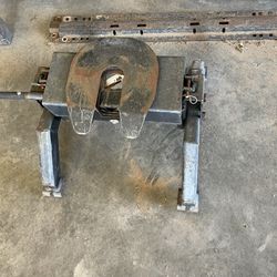 5th Wheel Hitch With Rails 