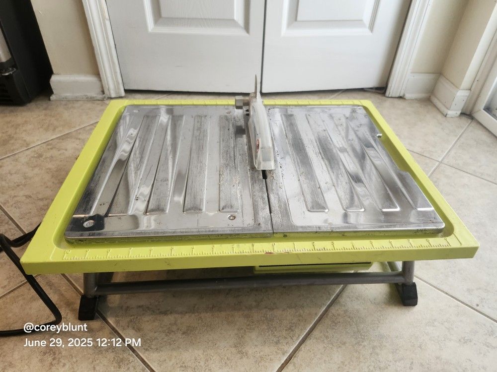 Ryobi 7in Table Top Tile Saw