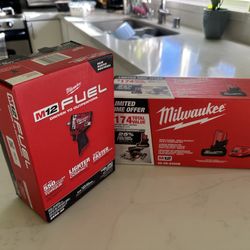 Milwaukee 3/8 Stubby Impact Wrench +Battery
