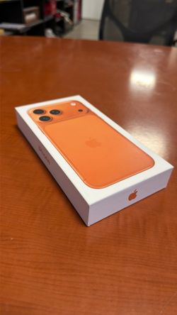 iPhone 17 pro max 256 GB orange like new w/ screen protector