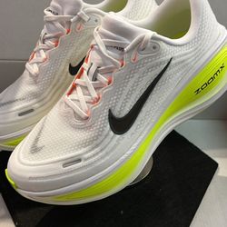 NIKE VOMERO PLUS EXTRA WIDE “WHITE VOLT”