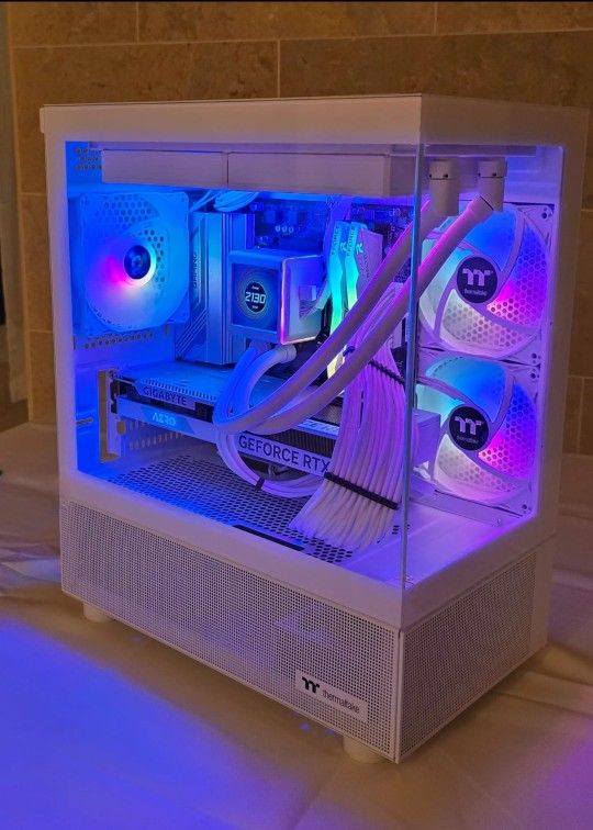 White RGB 4060+7700X PC