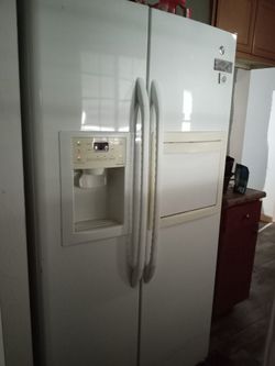 G E Refrigerator