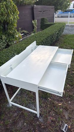 Vanity table