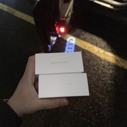 **Bundle Deal** Apple AirPods Pro 2