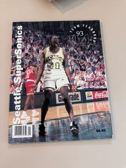 Seattle Supersonics 1993 Yearbook Shawn Kemp Gary Payton Kendall Gill NEW