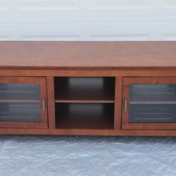 Beautiful Solid Wood TV Stand in Excellent Condition 